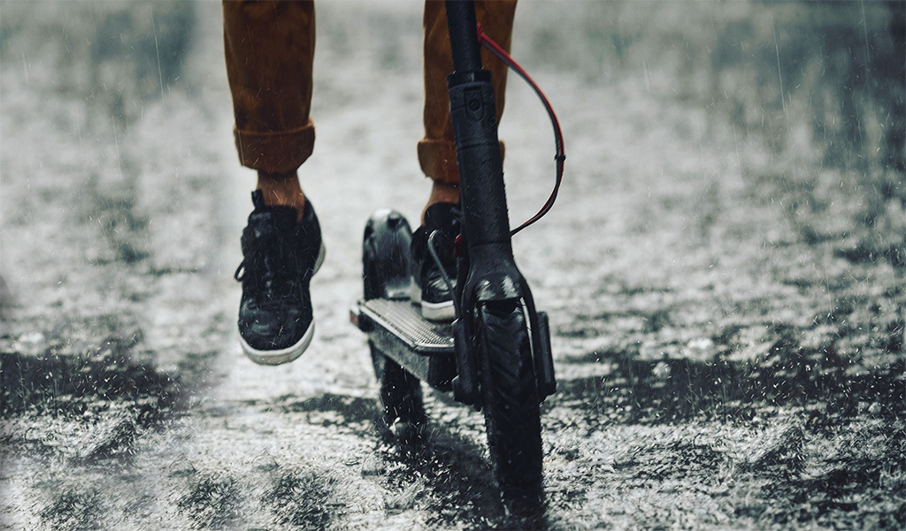 electric scooter black 2.jpg