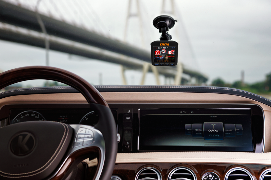 Full HD видеорегистратор, радар-детектор, GPS-информер, GPS-трекер, 4G/3G модем КАРКАМ КОМБО 3 в машине