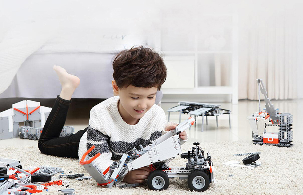 Xiaomi Mitu Block Robot Mine Truck выполнен из безопасных для ребенка материалов