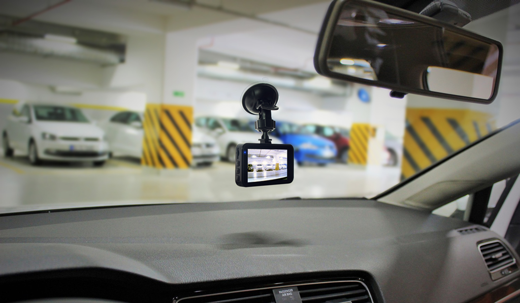 CARCAM F3 переходит в режим ожидания и производит запись только при срабатывании G-сенсора