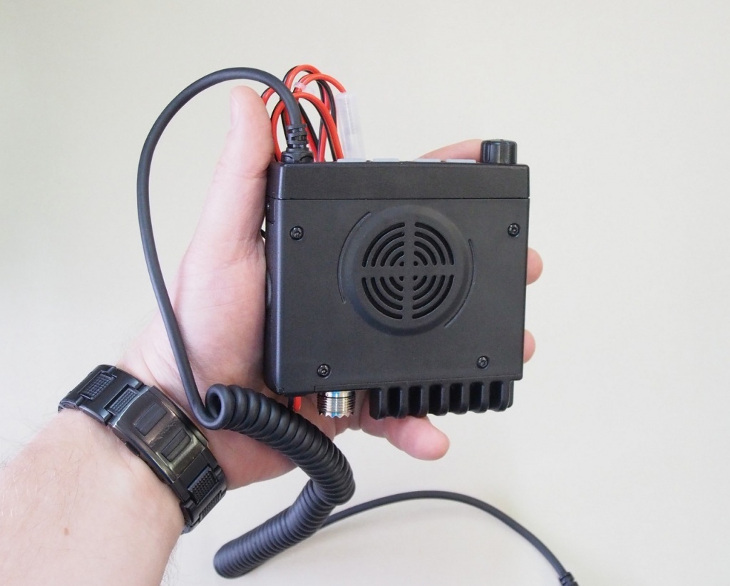 Vector VT-27 Smart – автомобильная радиостанция с мощностью до 10 Вт и поддержкой 450 частотных каналов.