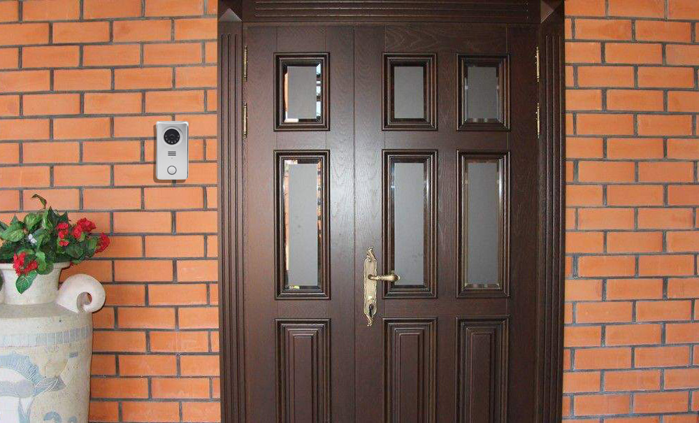 CARCAM DW-810RT – комплект, включающий в себя видеодомофон с дисплеем 7’’ и вызывную панель со встроенной камерой