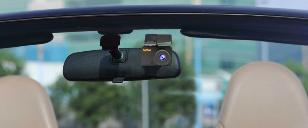 CARCAM Q8 – автомобильный Full HD видеорегистратор, оснащенный быстросъемным магнитным креплением и внешним GPS-модулем.