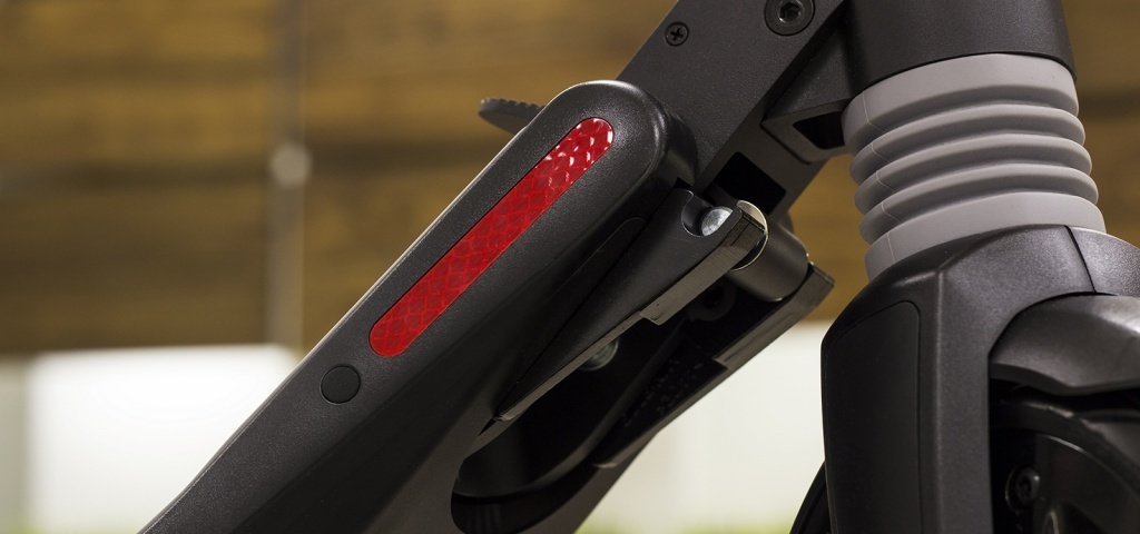 Ninebot by Segway KickScooter Es112.jpg