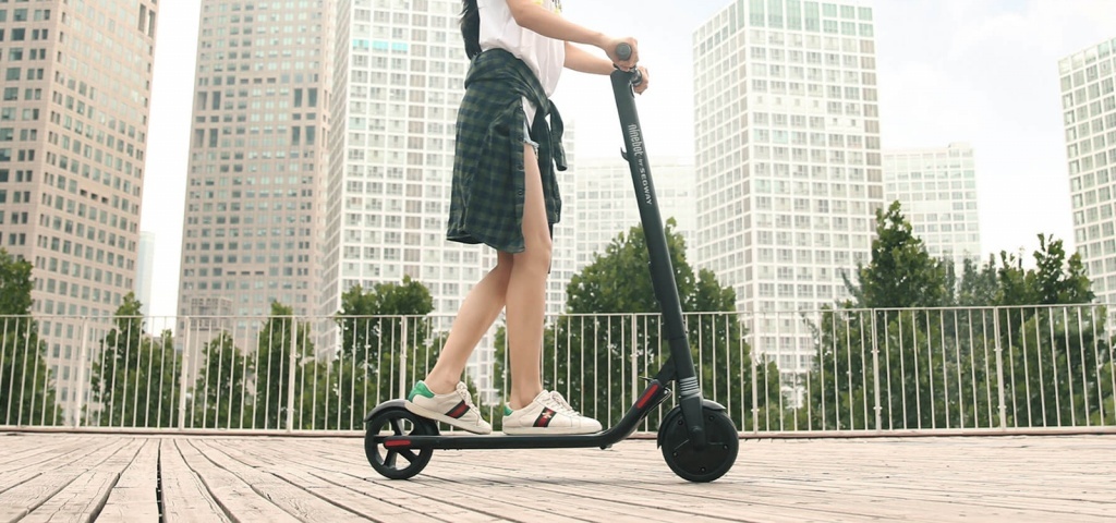 Ninebot by Segway KickScooter Es18.jpg