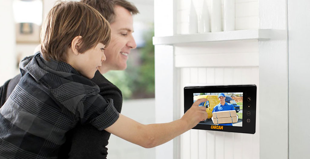 Видеодомофон CARCAM DW-718SD, оснащенный TFT дисплеем с диагональю 7''