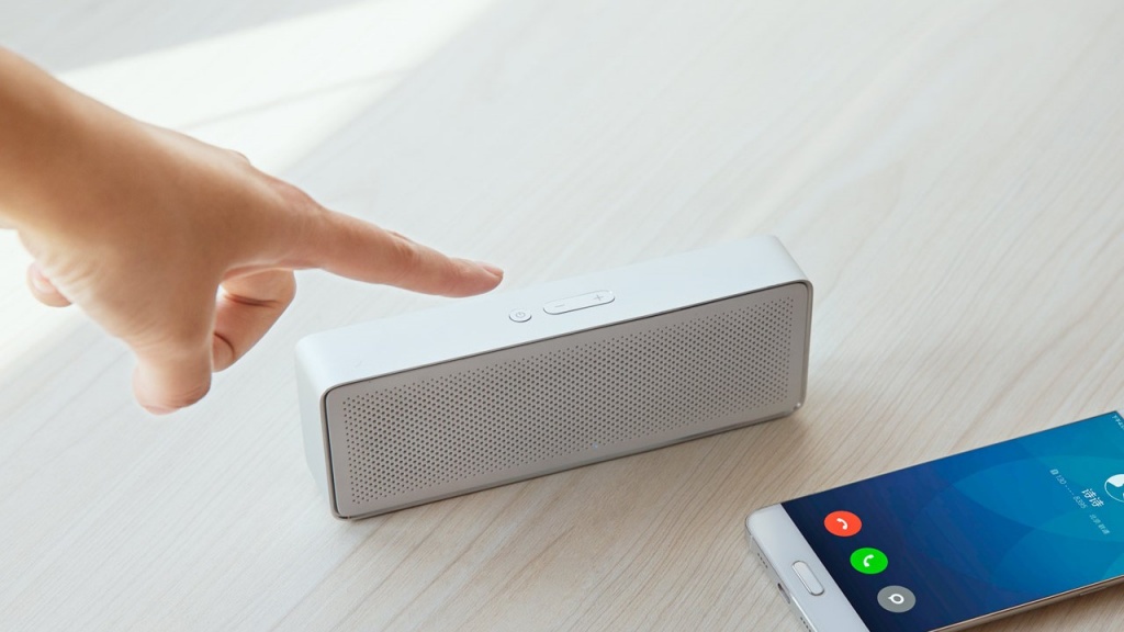 Компактная беспроводная Bluetooth колонка Xiaomi Mi Bluetooth Speaker 2 white - 7 часов беспрерывной музыки